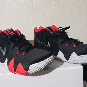 Kyrie 4